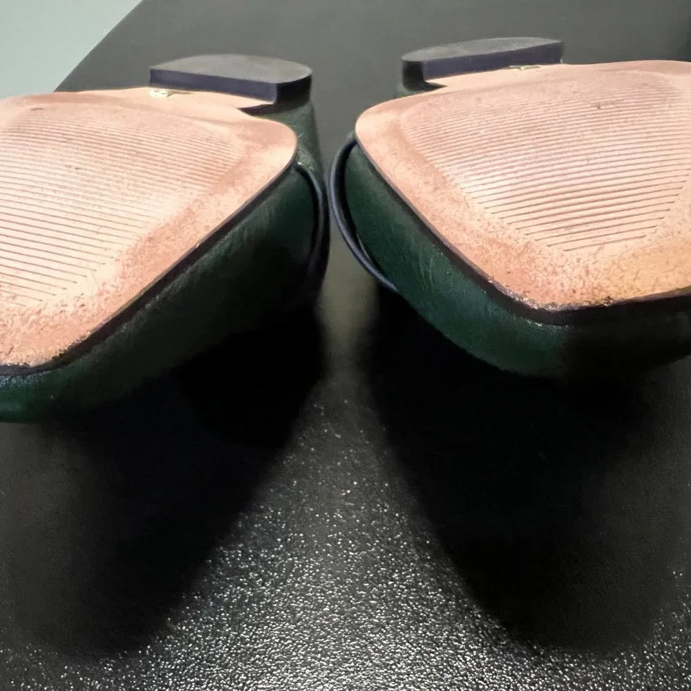 Louis et Cie size 6.5 green slip pebbled leather on flats